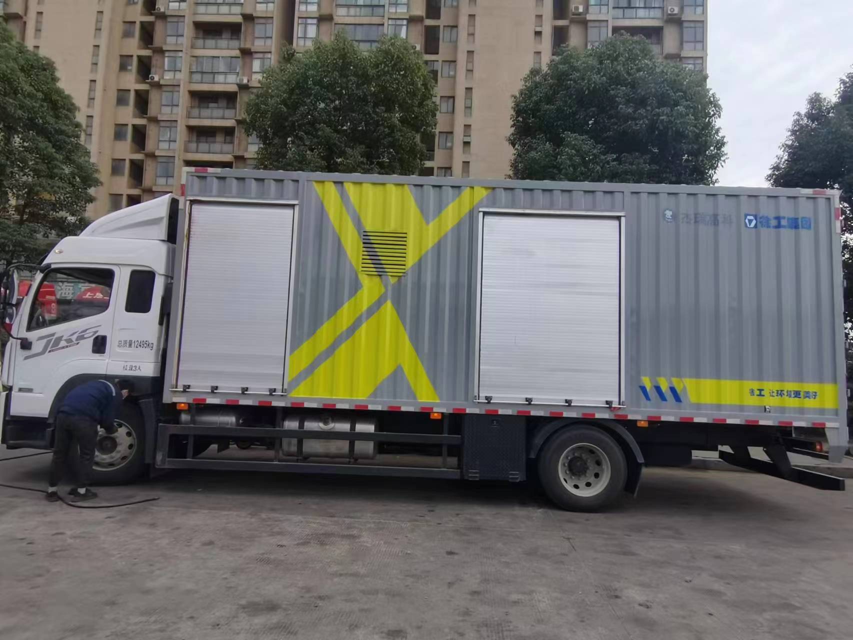 热塑成型固化车