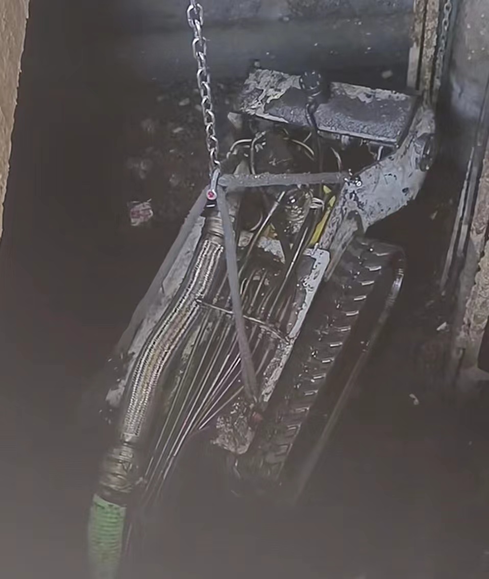水下智能清淤机器人